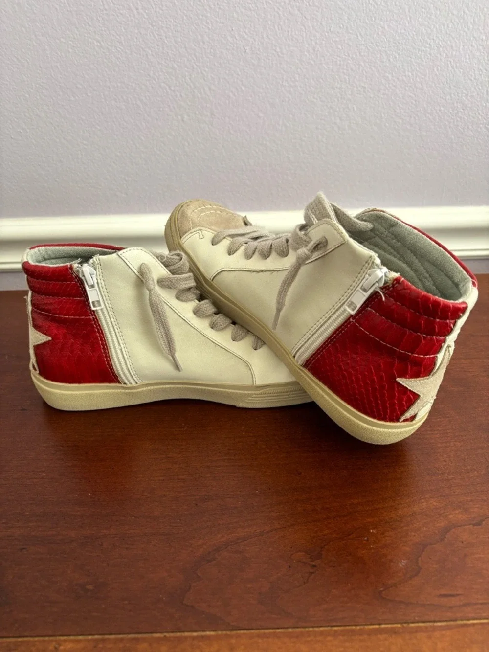 ShuShop Kids High-Top Sneakers Size 7 Red Star Distressed Style Gently Used Tren
